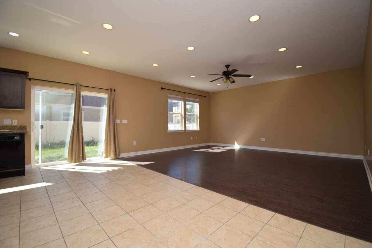 913 W Delorean Ln - Photo 6 of 24