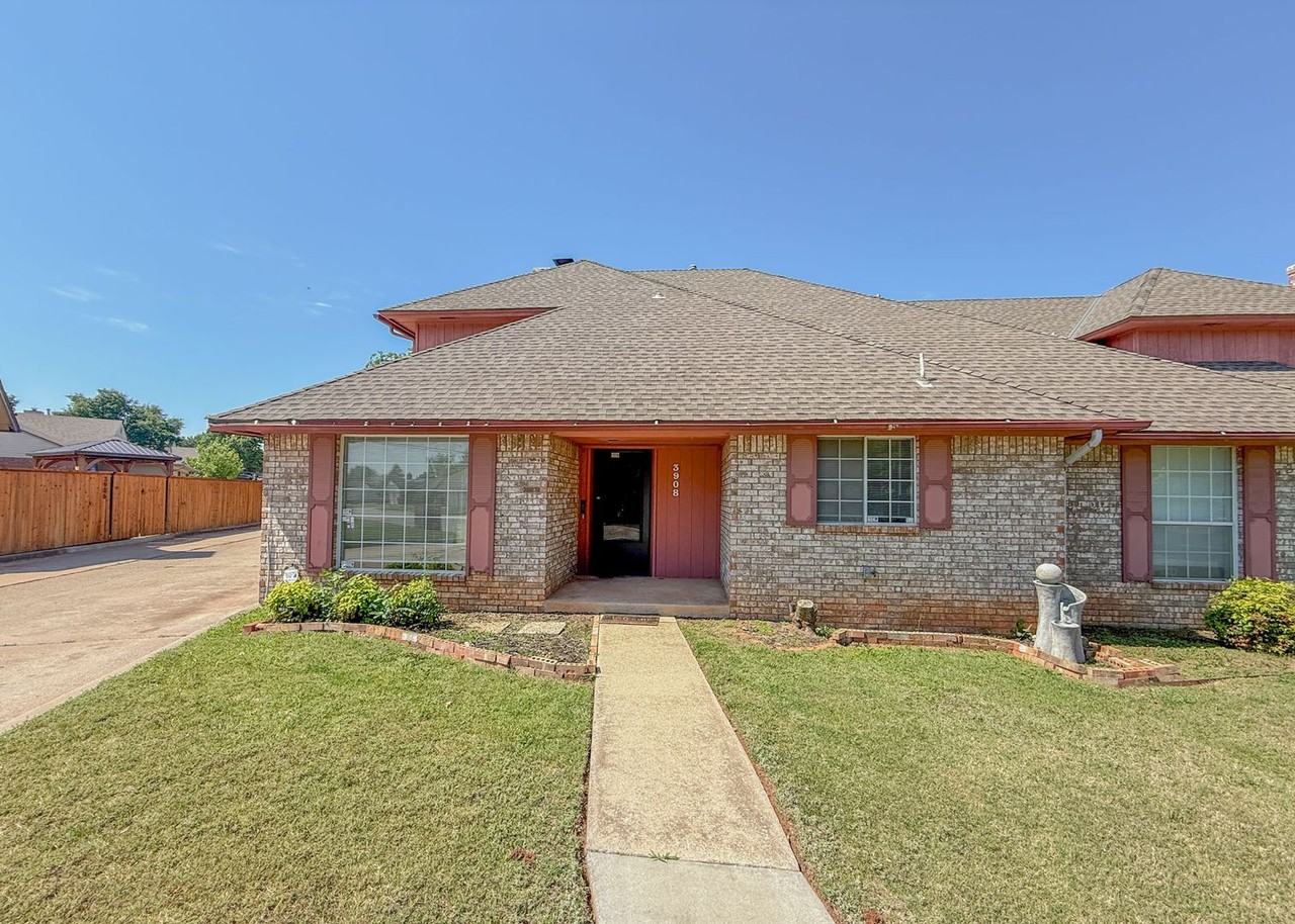3908 Nw 68th St - Photo 2 of 38