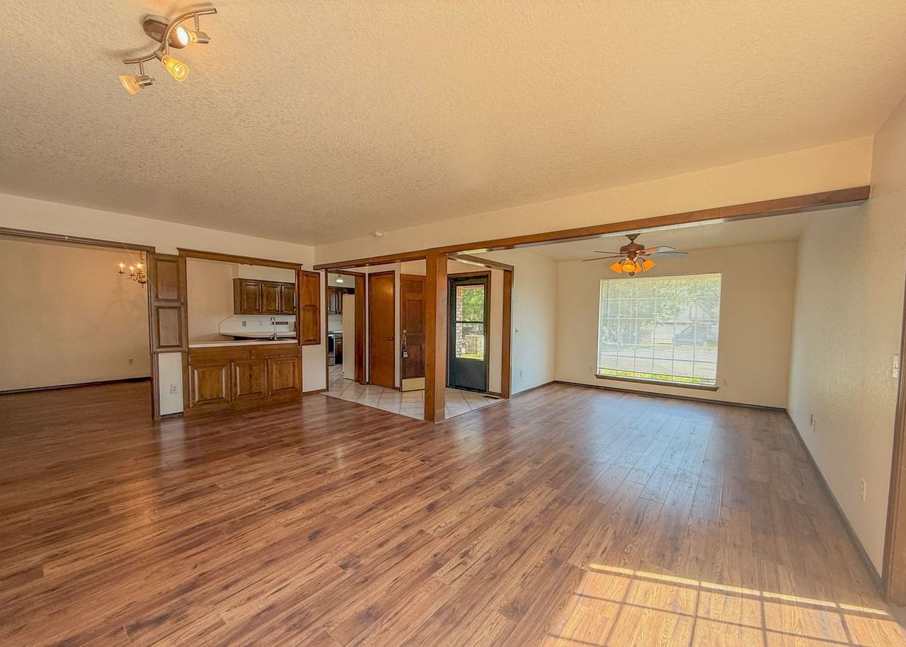 3908 Nw 68th St - Photo 3 of 38
