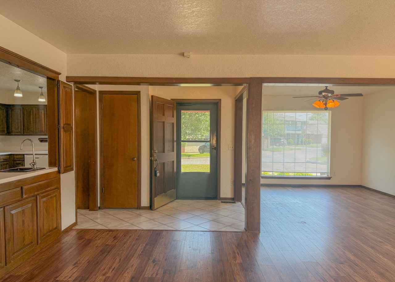 3908 Nw 68th St - Photo 4 of 38