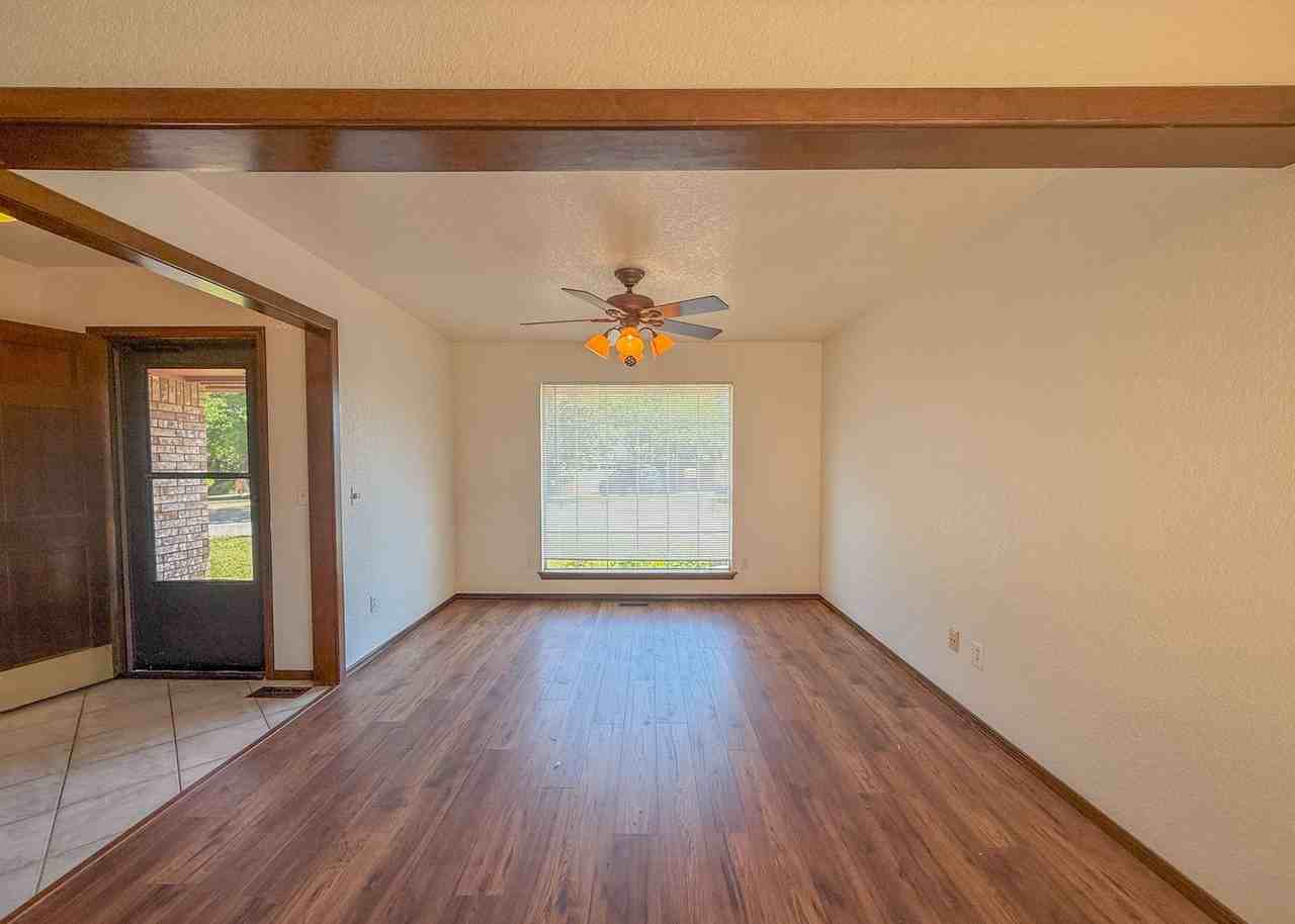 3908 Nw 68th St - Photo 5 of 38