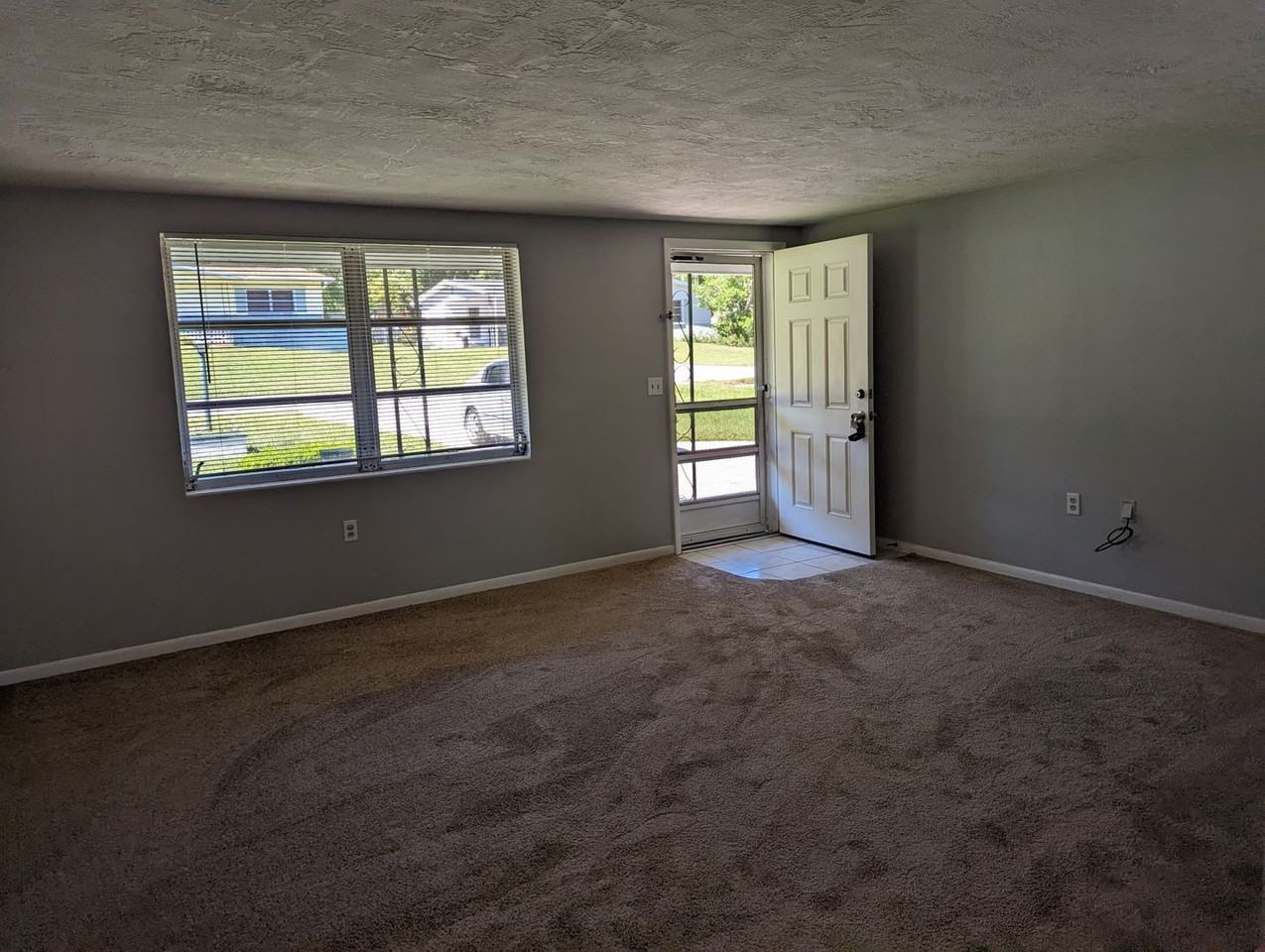 23 N Lee St - Photo 2 of 16