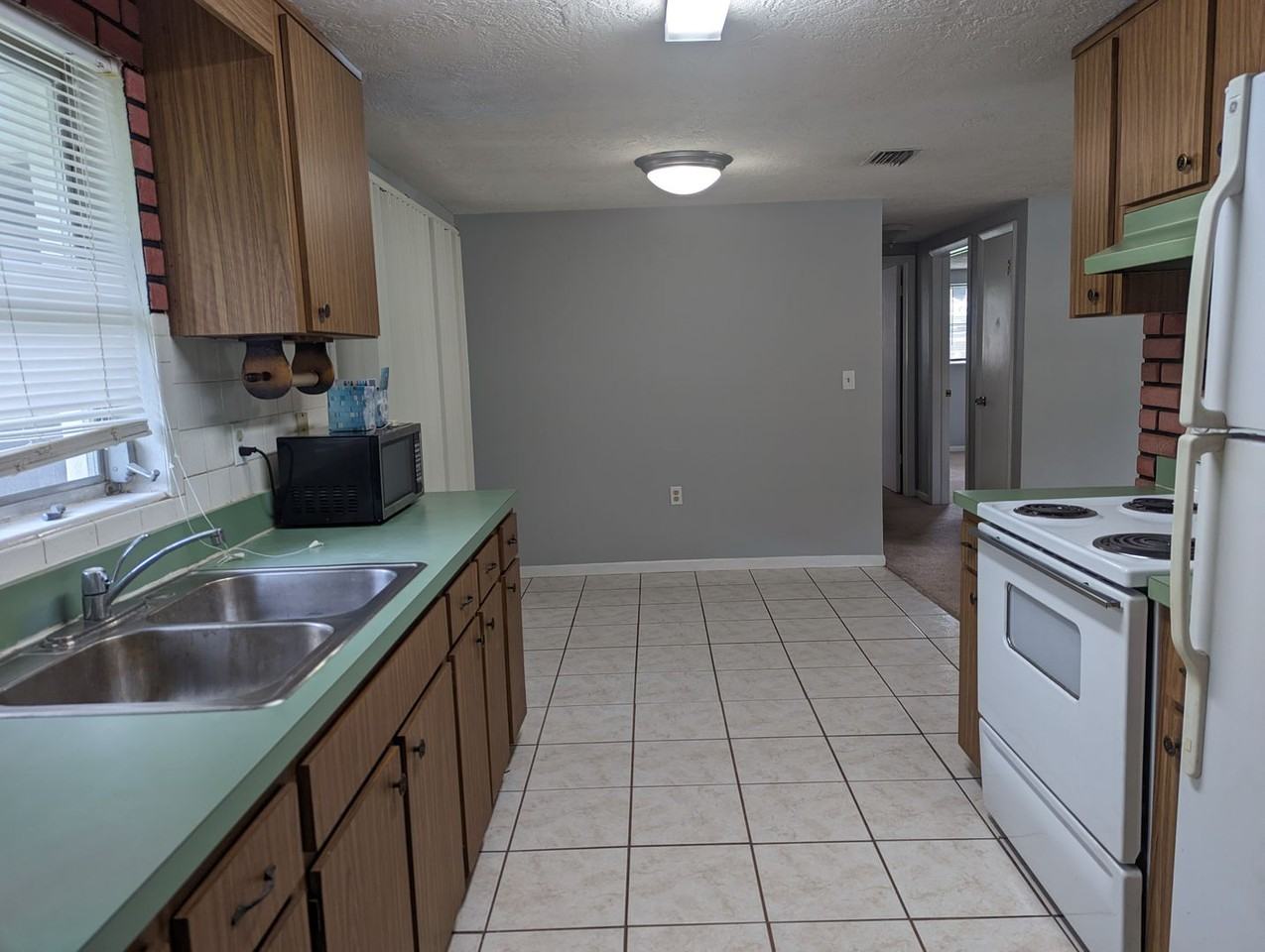 23 N Lee St - Photo 6 of 16
