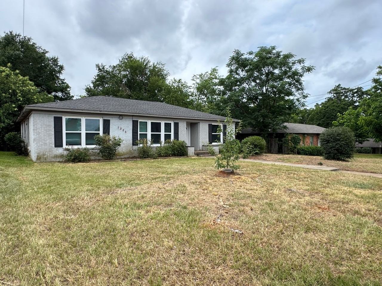 1225 San Antonio St - Photo 2 of 31
