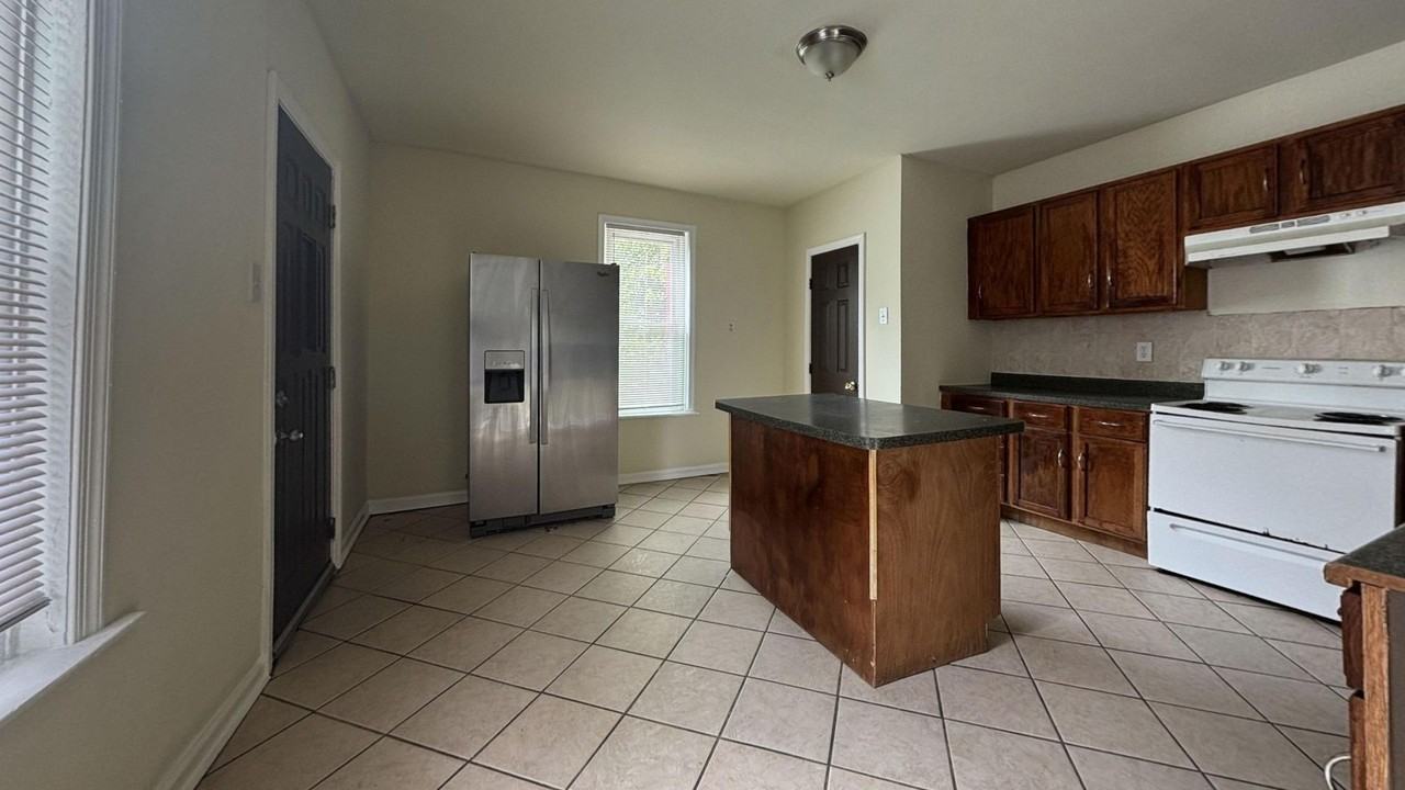 461 E Haines St - Photo 2 of 18