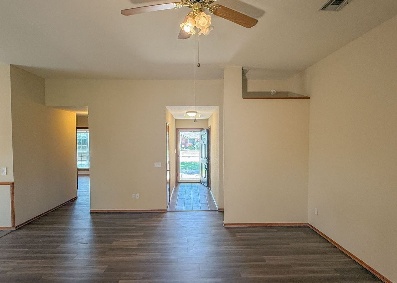 4021 Kent St - Photo 4 of 36