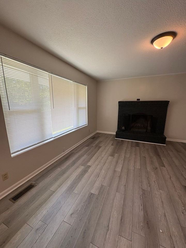 1600 Lisa Lynn Dr - Photo 3 of 19