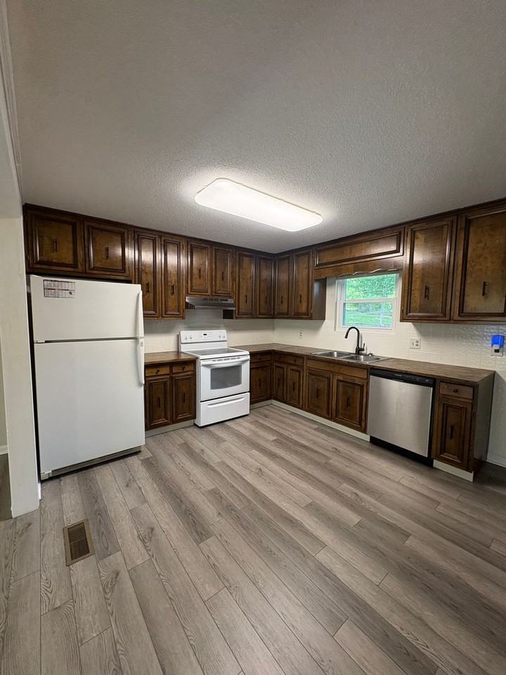 1600 Lisa Lynn Dr - Photo 5 of 19