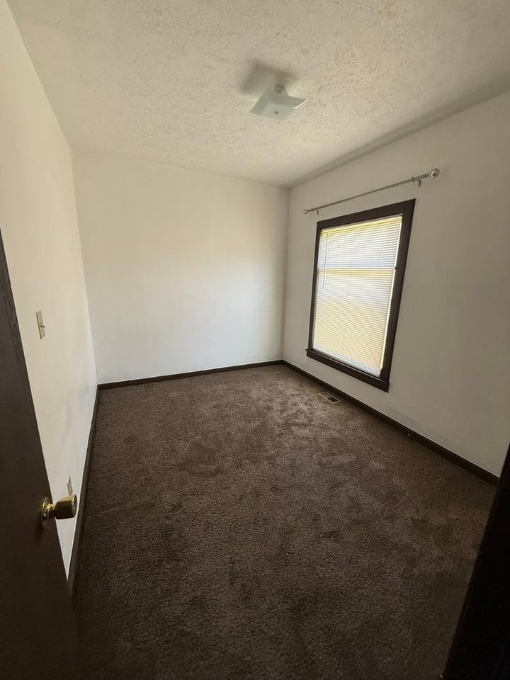 1211 Heizer St - Photo 4 of 13
