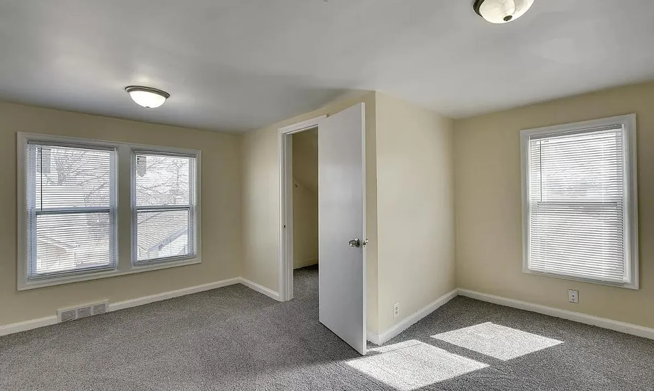 6808 N 30th St - Photo 6 of 8