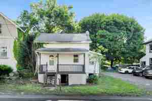 featured image of 3200 Flint Hill Rd