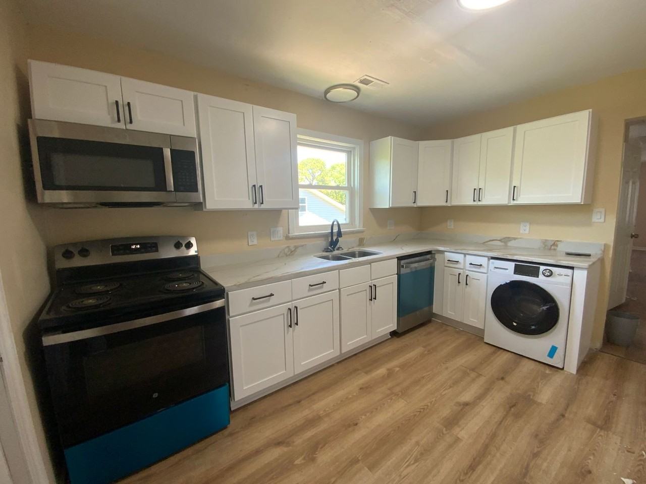 41 Ash Ave - Photo 3 of 12