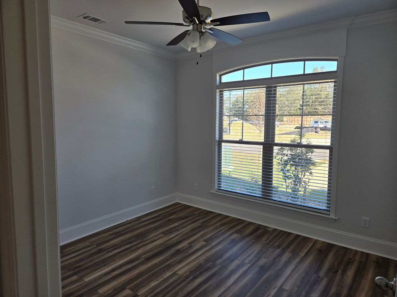 5076 Hamilton Green Dr - Photo 3 of 17