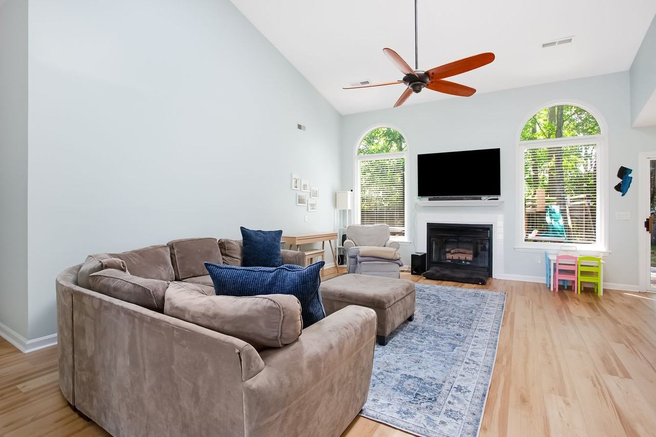 6427 Green Arbor Ln - Photo 4 of 31