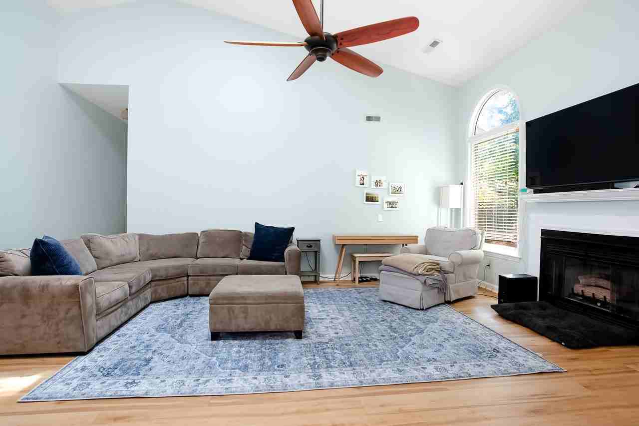 6427 Green Arbor Ln - Photo 5 of 31
