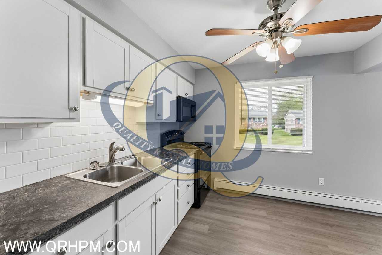 Autumn Manor Apartments - Photo 5 of 37