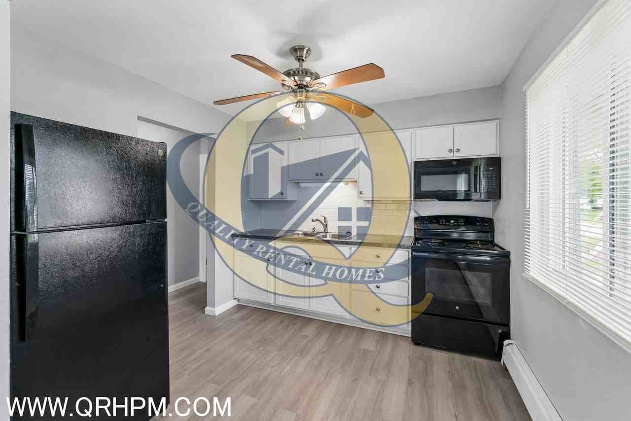 Autumn Manor Apartments - Photo 6 of 37
