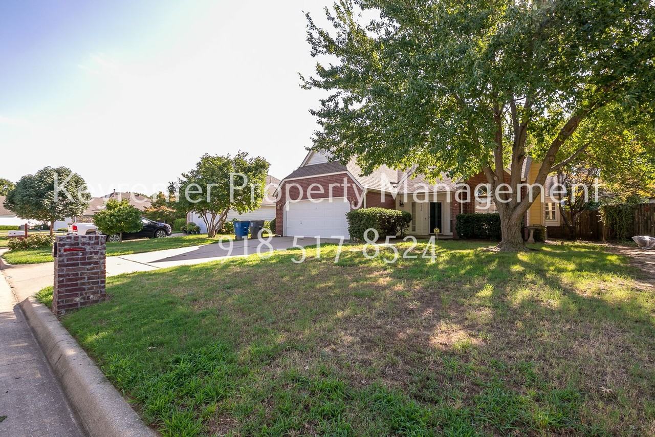 9638 S 90th East Ave - Photo 2 of 46