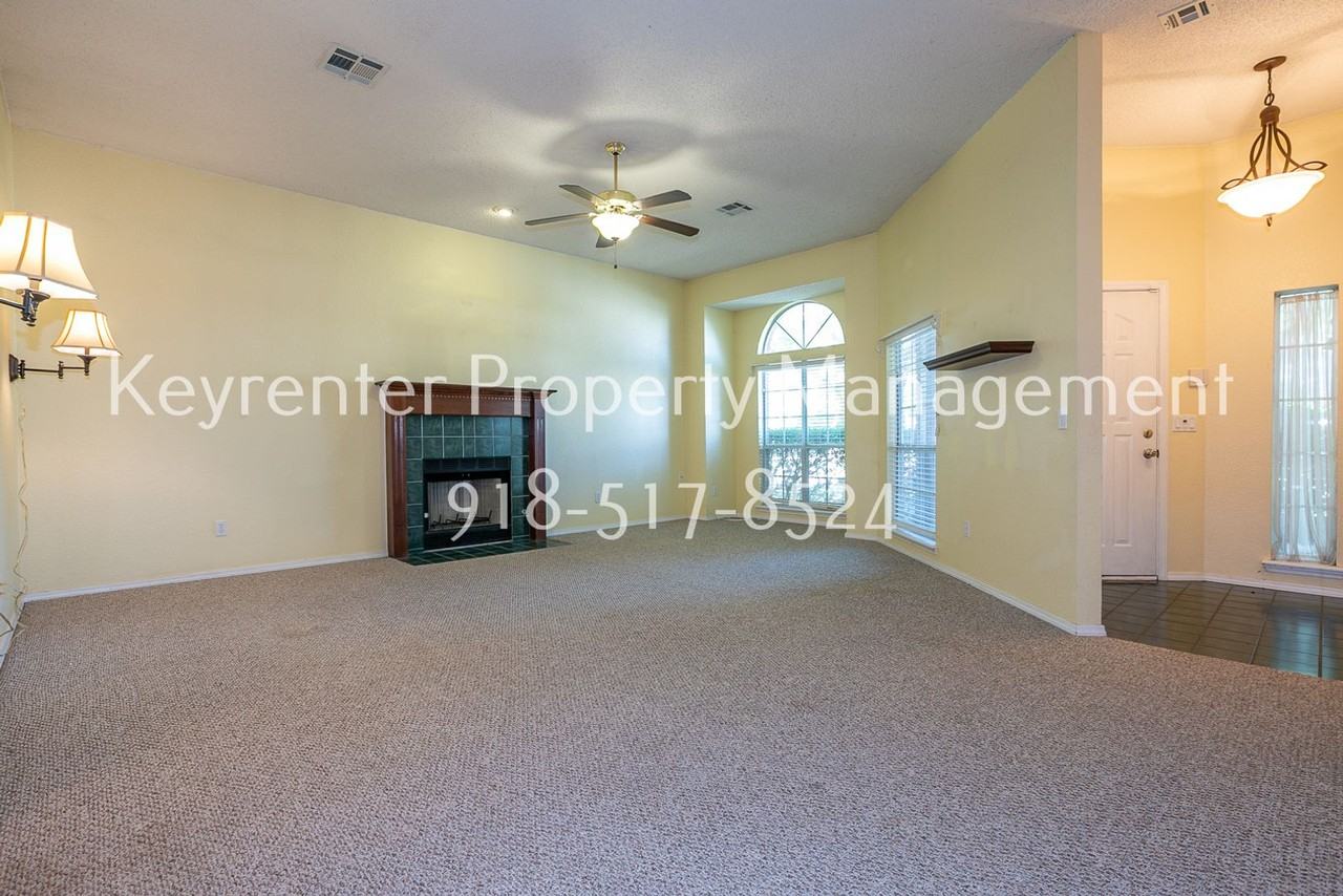 9638 S 90th East Ave - Photo 4 of 46