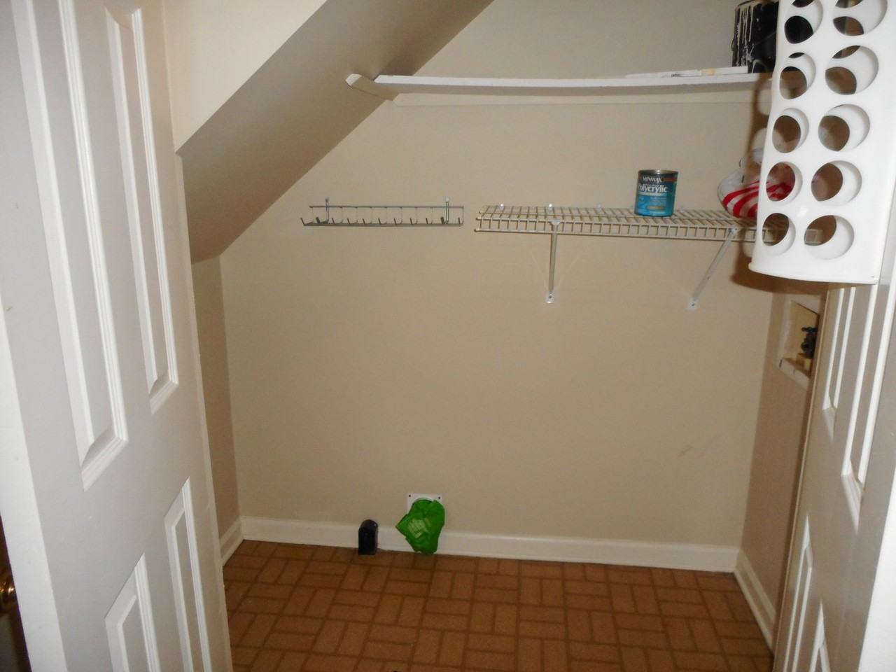 515 Spring Garden St - Photo 6 of 18