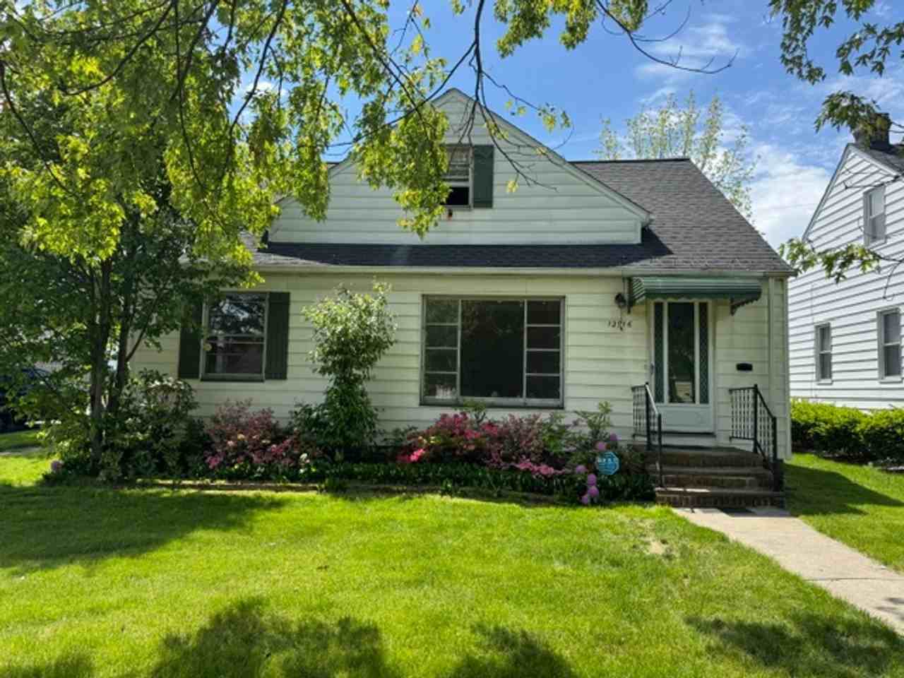 12916 Maple Leaf Dr - Photo 2 of 3