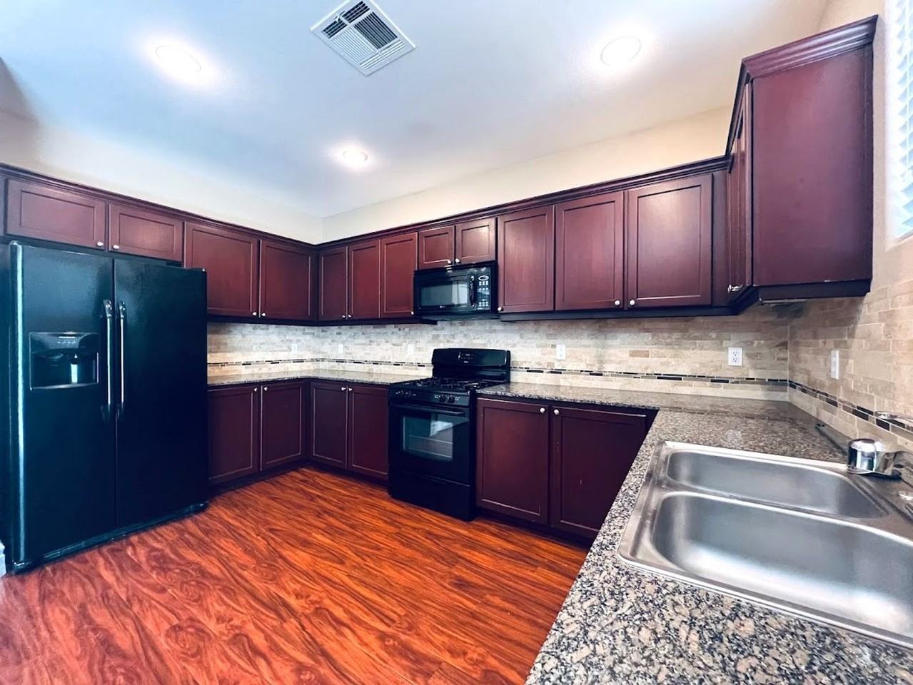 6694 Aviston St - Photo 3 of 15