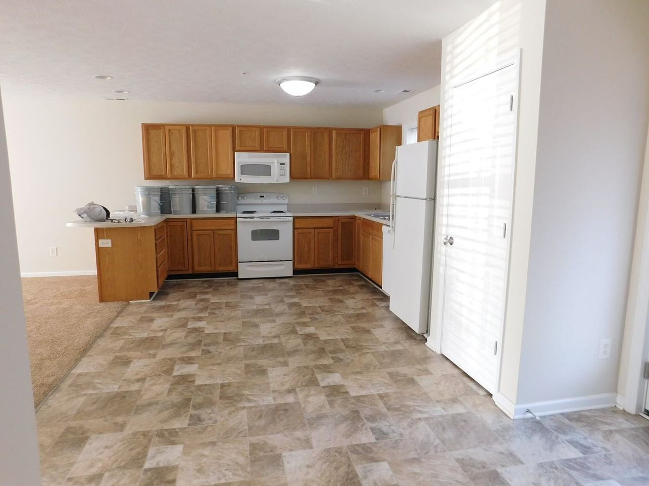 100 Stadiem Dr - Photo 3 of 19