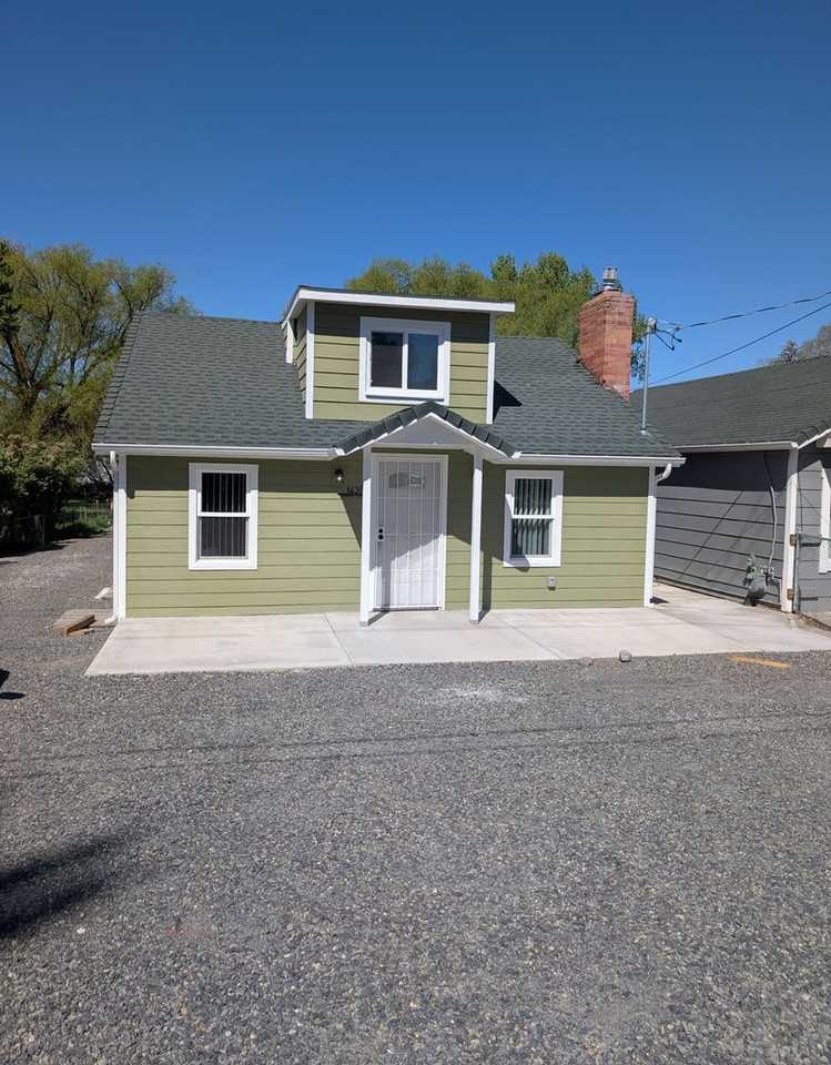 1420 Summers Ln - Photo 2 of 14
