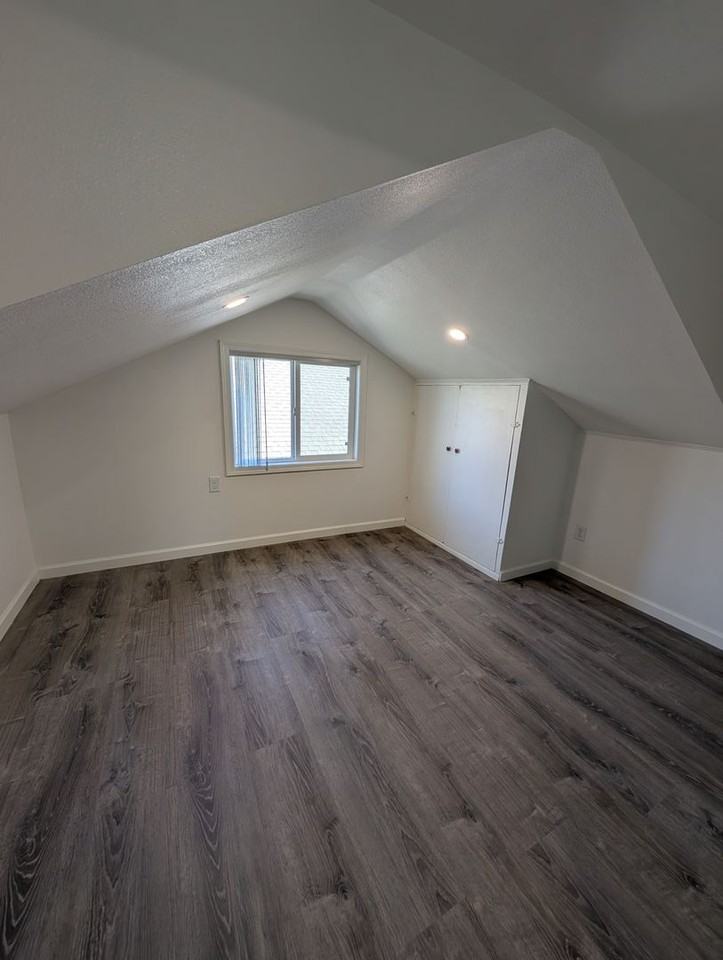 1420 Summers Ln - Photo 5 of 14