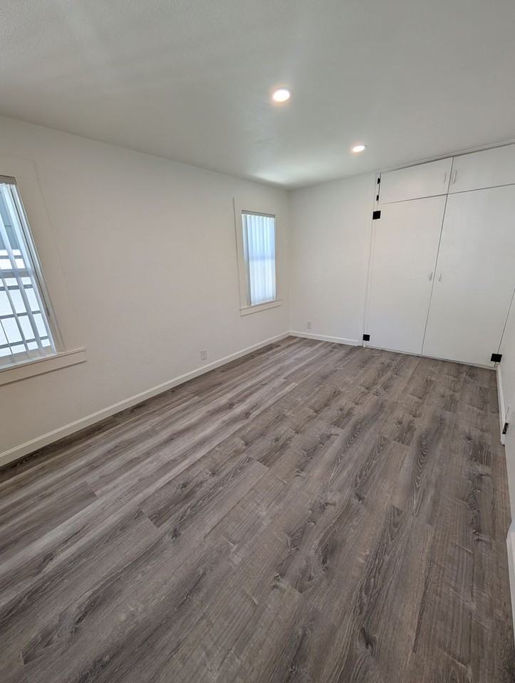 1420 Summers Ln - Photo 7 of 14