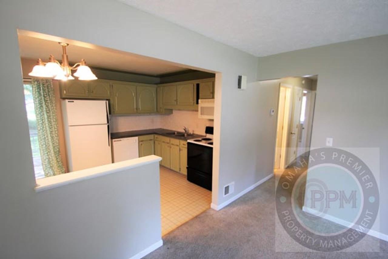 3442 S 88th St - Photo 3 of 17