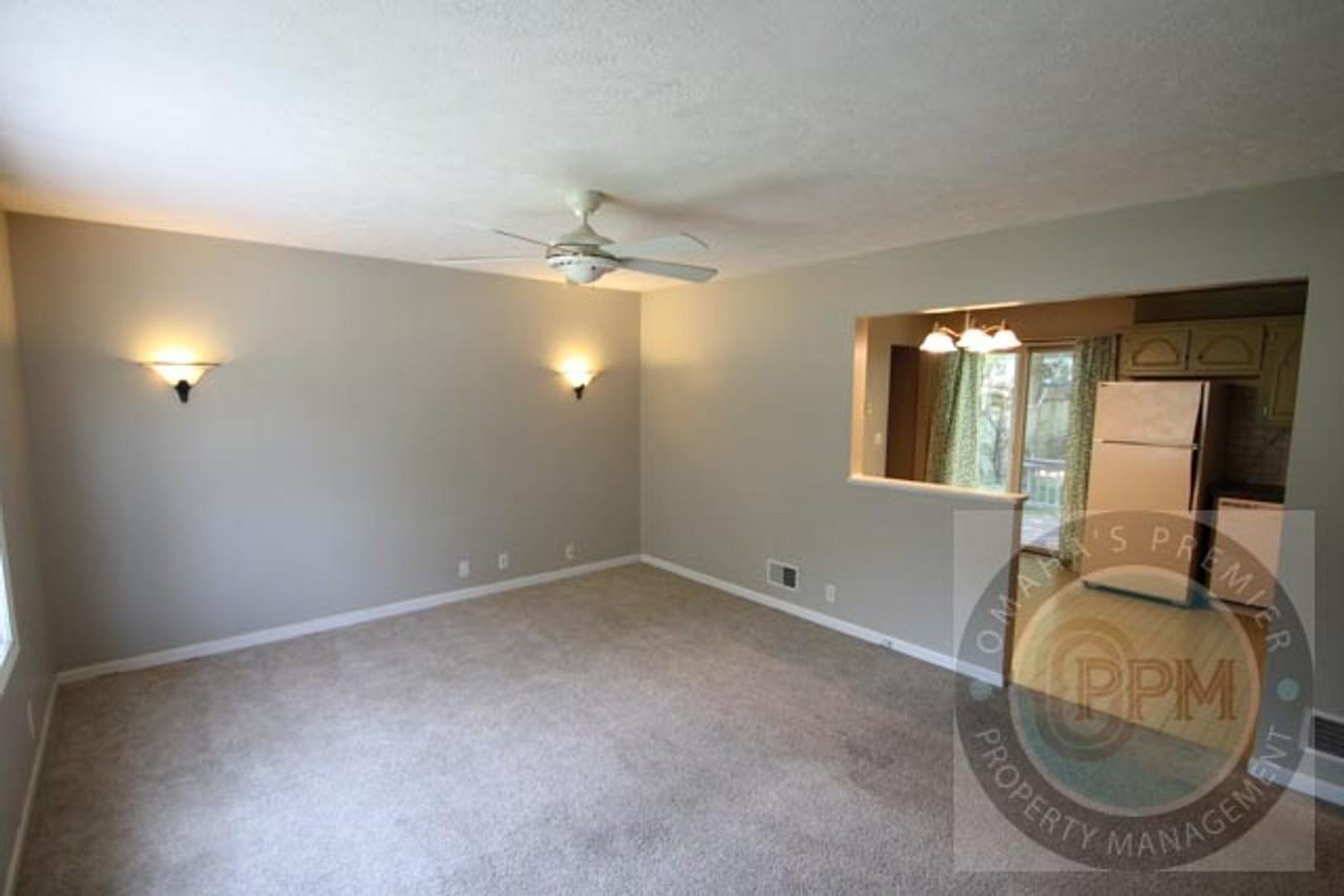 3442 S 88th St - Photo 4 of 17