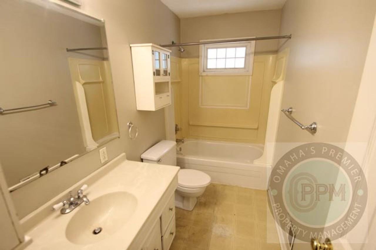 3442 S 88th St - Photo 5 of 17