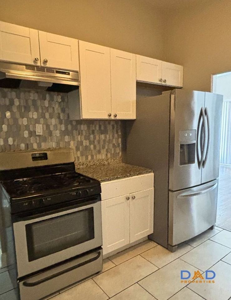 8350 Lakewood Ave - Photo 2 of 11