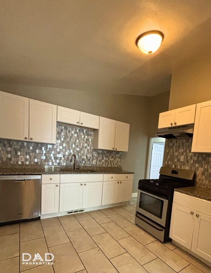 8350 Lakewood Ave - Photo 3 of 11