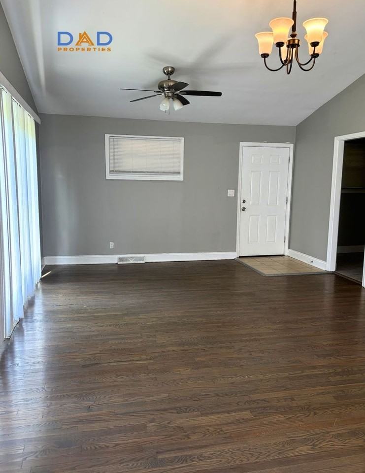 8350 Lakewood Ave - Photo 4 of 11