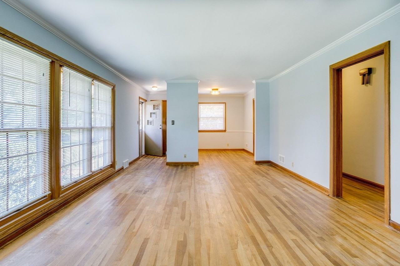 2110 Boudreau Dr - Photo 4 of 27