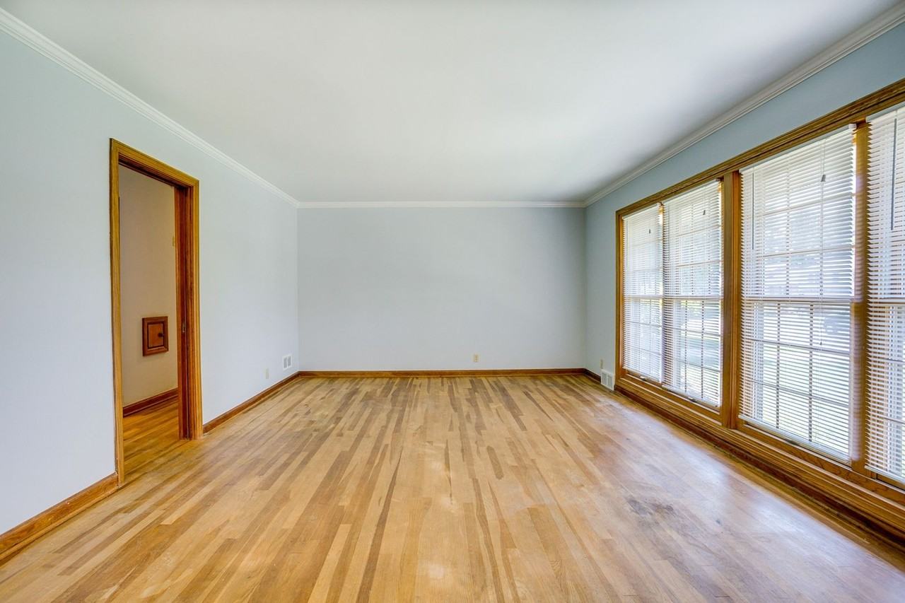 2110 Boudreau Dr - Photo 5 of 27