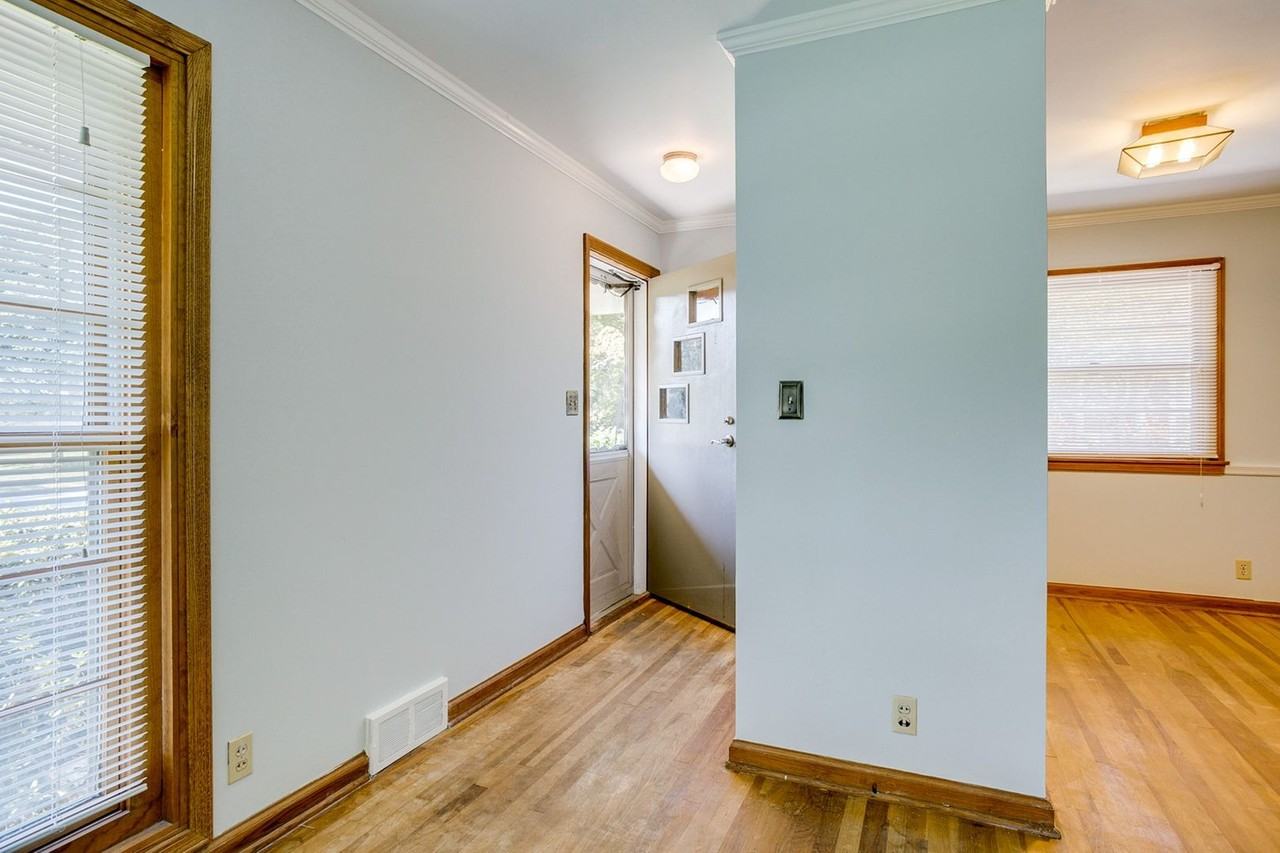 2110 Boudreau Dr - Photo 6 of 27