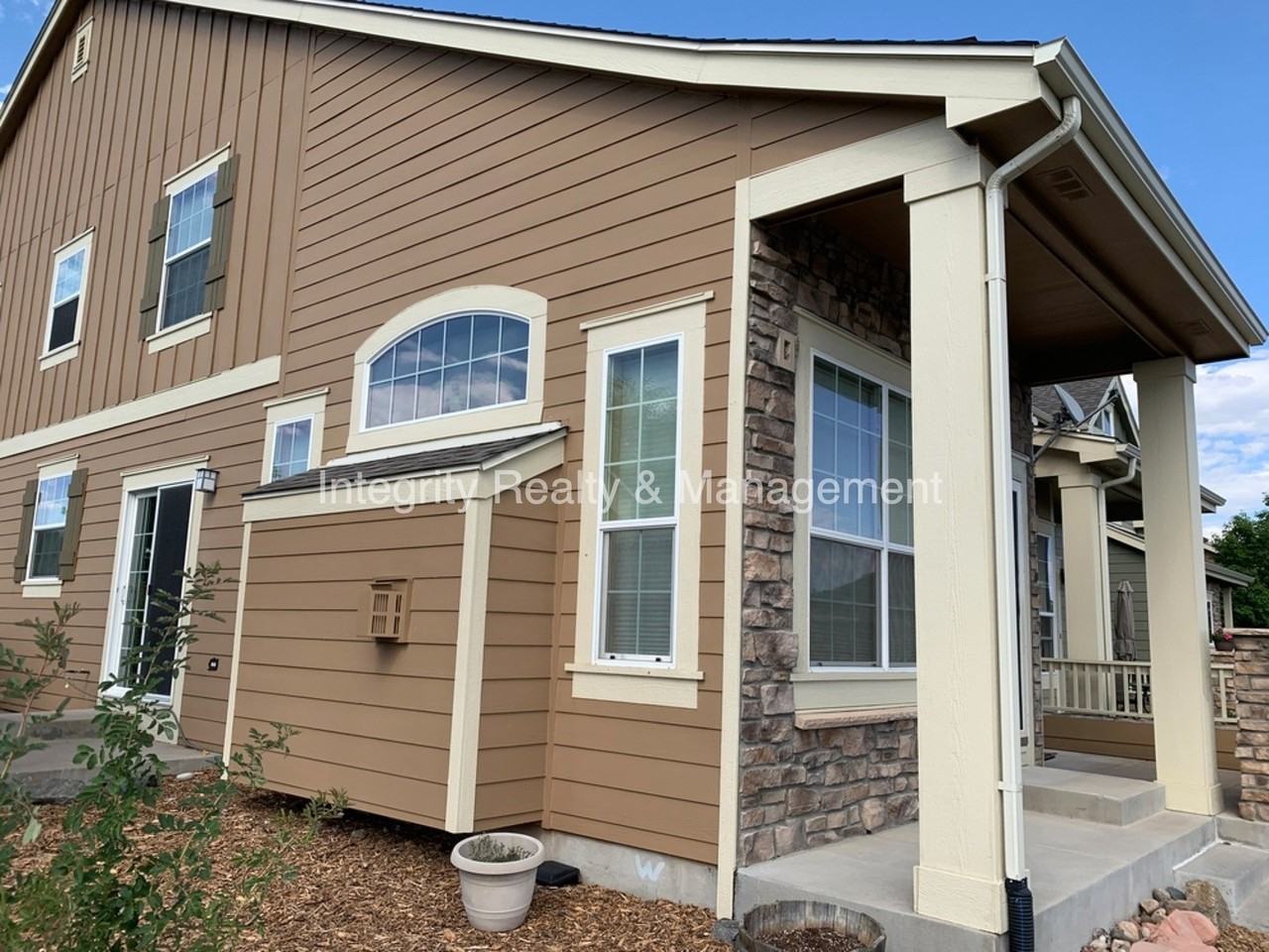 552 Hanging Rock Pl - Photo 2 of 28