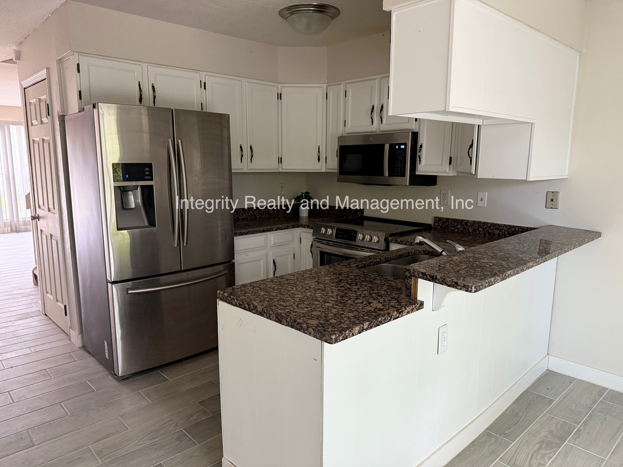 2626 E Nichols Cir - Photo 2 of 16