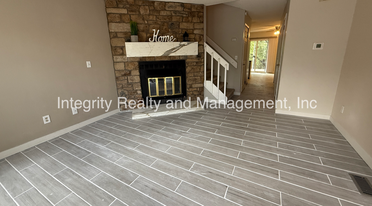 2626 E Nichols Cir - Photo 3 of 16