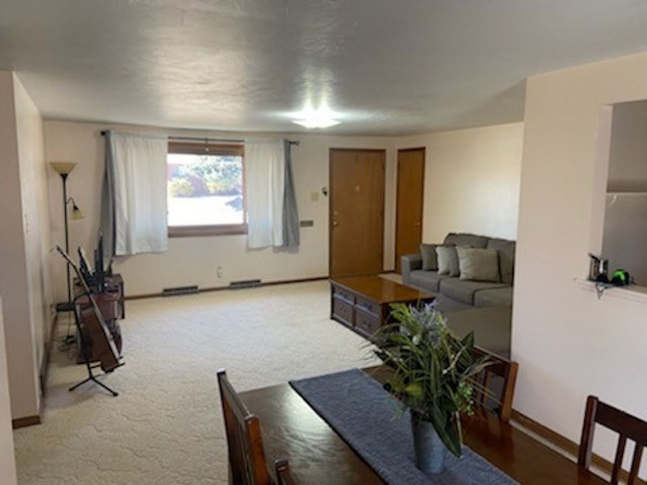 1242 Sumner St - Photo 4 of 9