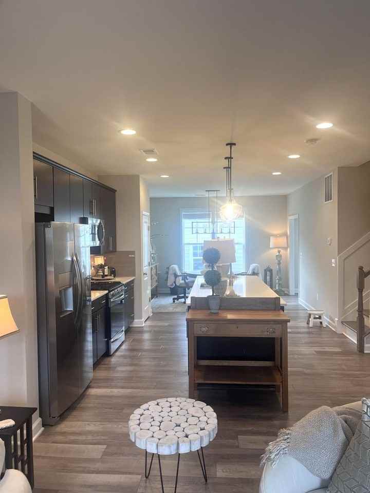 3394 Charleston Blvd - Photo 4 of 18