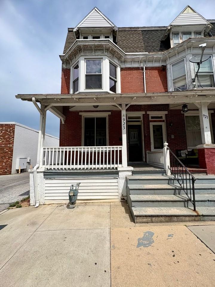 923 W Princess St - Photo 4 of 32