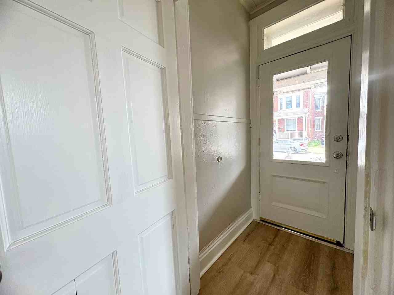 923 W Princess St - Photo 5 of 32