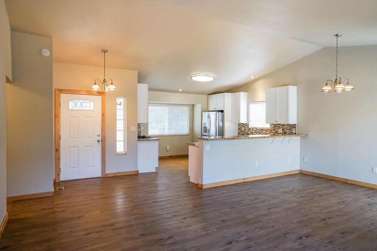 649 W Helen Ave - Photo 5 of 27