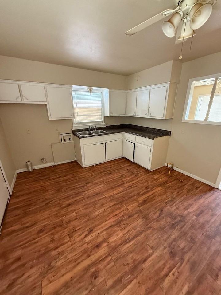 3016 E 3rd Pl - Photo 3 of 6