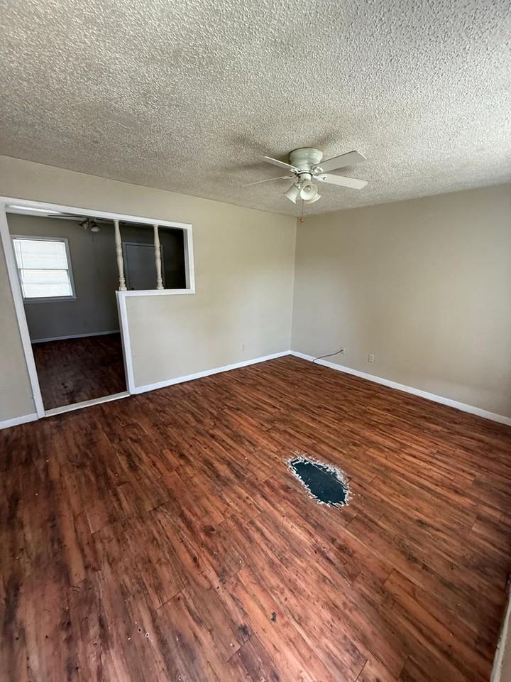3016 E 3rd Pl - Photo 4 of 6
