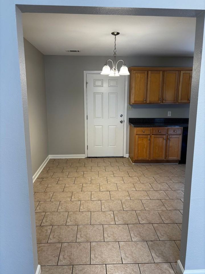 4405 Ocean Dr - Photo 4 of 23